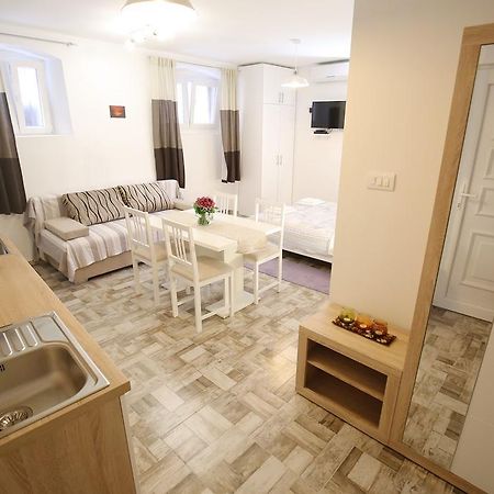 Studio Apartment Laura Zadar Exterior photo