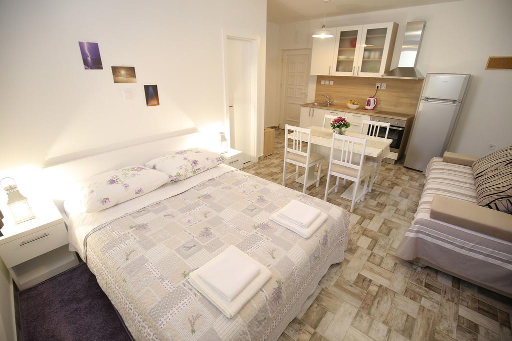 Studio Apartment Laura Zadar Exterior photo