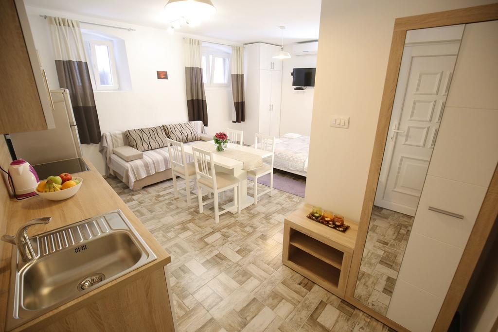 Studio Apartment Laura Zadar Exterior photo