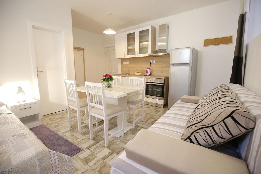 Studio Apartment Laura Zadar Exterior photo